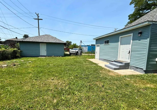 Photo 3 of Manufactured home for sale at 121 E Memorial Dr, Muncie, IN 47302 | MLS# 202629446 | Listing updated on 2026-07-22