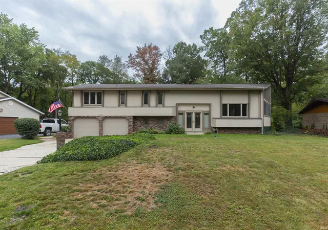 Photo 1 of Sale Pending at 16830 Londonberry Ln, South Bend, IN 46635 | MLS# 202629454 | Listing updated on 2026-09-13
