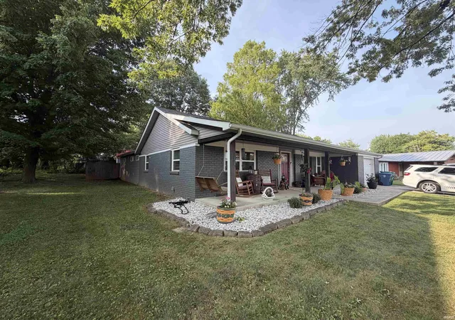 Photo 2 of Manufactured home for sale at 525 Circle Dr, Fairmount, IN 46928 | MLS# 202629466 | Listing updated on 2026-08-25