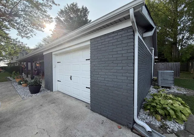 Photo 3 of Manufactured home for sale at 525 Circle Dr, Fairmount, IN 46928 | MLS# 202629466 | Listing updated on 2026-08-25