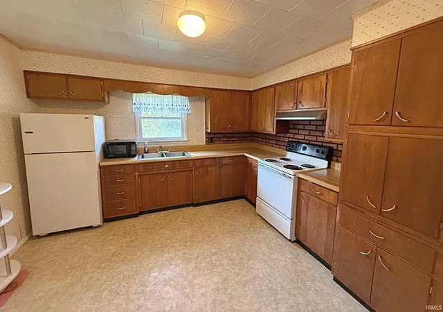 Photo 4 of Sale Pending at 206 N Meridian St, Jasonville, IN 47438 | MLS# 202629496 | Listing updated on 2026-08-19