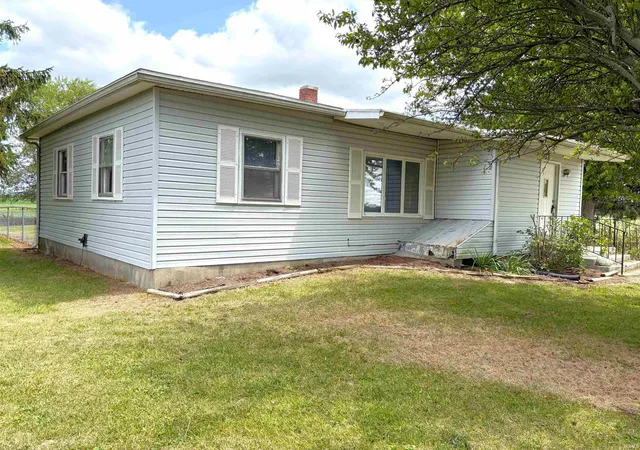 Photo 2 of Manufactured home for sale at 1424 E Greenville Pike, Winchester, IN 47394 | MLS# 202629522 | Listing updated on 2026-08-01