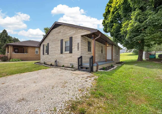 Photo 2 of Manufactured home for sale at 2207 I St, Bedford, IN 47421 | MLS# 202629530 | Listing updated on 2026-09-30