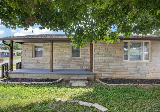 Photo 4 of Manufactured home for sale at 2207 I St, Bedford, IN 47421 | MLS# 202629530 | Listing updated on 2026-09-30