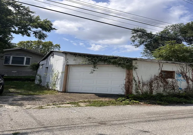 Photo 3 of Sale Pending at 1922 Salem St, Lafayette, IN 47904 | MLS# 202629533 | Listing updated on 2026-07-27
