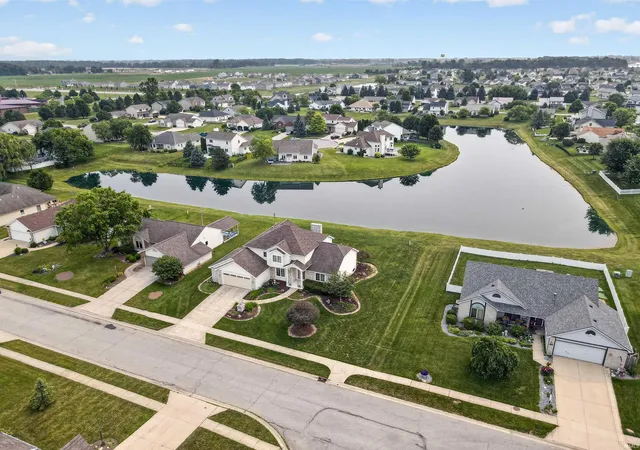 Photo 3 of Sale Pending at 12502 Carroll Crk Run, Fort Wayne, IN 46818 | MLS# 202629537 | Listing updated on 2026-08-22