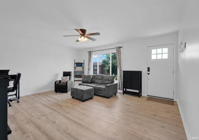 Photo 2 of Sale Pending at 10438 S Eastgate Dr, Mount Vernon, IN 47620 | MLS# 202629550 | Listing updated on 2026-07-30