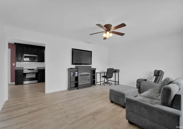Photo 3 of Sale Pending at 10438 S Eastgate Dr, Mount Vernon, IN 47620 | MLS# 202629550 | Listing updated on 2026-07-30