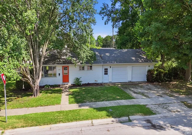 Photo 2 of Manufactured home for sale at 1370 Dearborn St, Huntington, IN 46750 | MLS# 202629560 | Listing updated on 2026-08-01