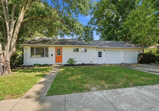 Photo 3 of Manufactured home for sale at 1370 Dearborn St, Huntington, IN 46750 | MLS# 202629560 | Listing updated on 2026-08-01