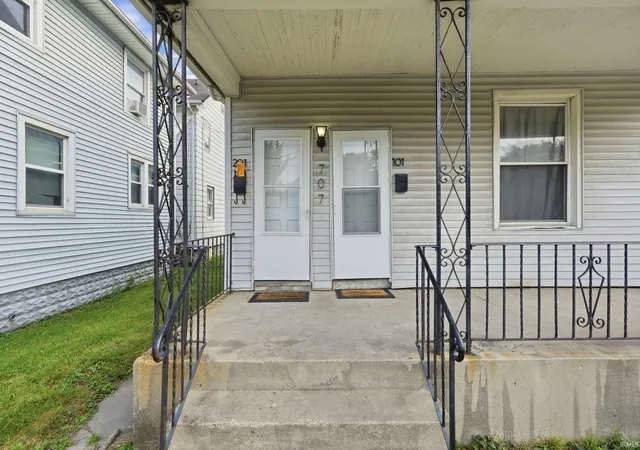 Photo 3 of Manufactured home for sale at 707 W Creighton Ave, Fort Wayne, IN 46807 | MLS# 202629594 | Listing updated on 2026-10-29