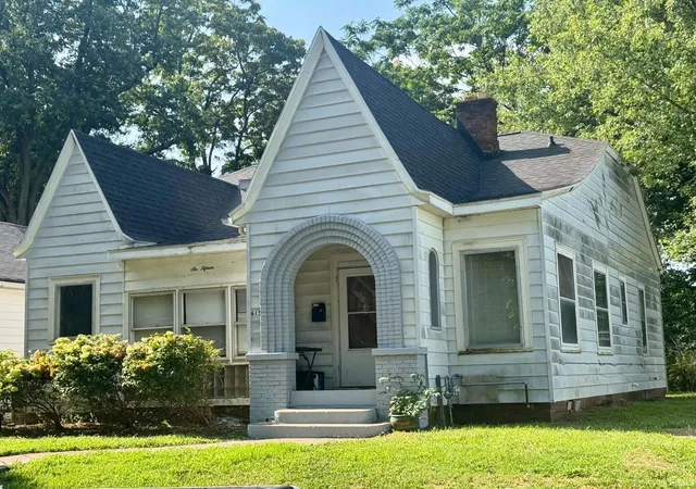 Photo 1 of Sale Pending at 615 Jackson Ave, Evansville, IN 47713 | MLS# 202629608 | Listing updated on 2026-07-28