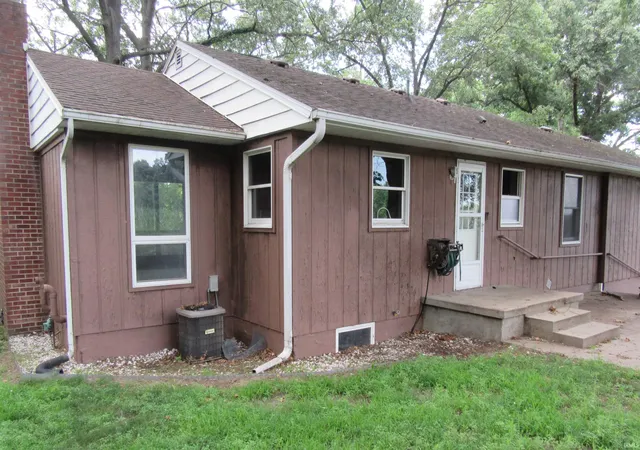 Photo 2 of Sale Pending at 128 N Lake Cicott Dr, Logansport, IN 46947 | MLS# 202629695 | Listing updated on 2026-08-21