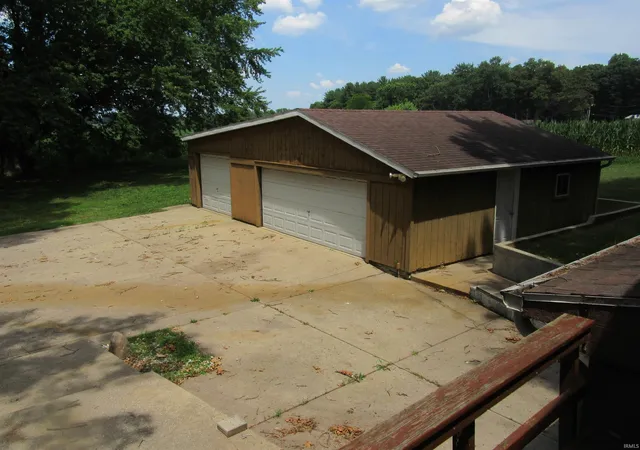Photo 2 of Sale Pending at 128 N Lake Cicott Dr, Logansport, IN 46947 | MLS# 202629695 | Listing updated on 2026-08-21