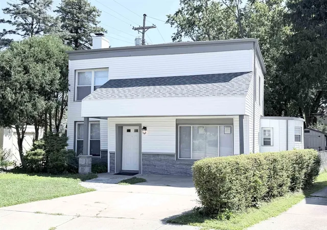 Photo 2 of Manufactured home for sale at 120 Manor Ave, Elkhart, IN 46613 | MLS# 202629703 | Listing updated on 2026-09-15