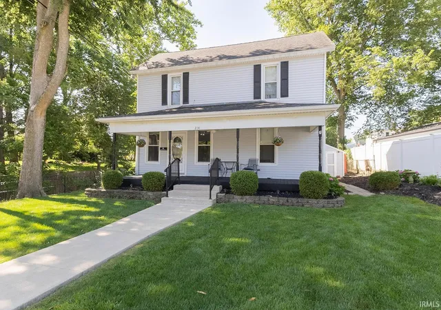 Photo 2 of Sale Pending at 214 E South St, Winchester, IN 47394 | MLS# 202629714 | Listing updated on 2026-09-16