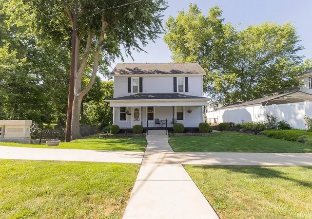 Photo 3 of Sale Pending at 214 E South St, Winchester, IN 47394 | MLS# 202629714 | Listing updated on 2026-09-16