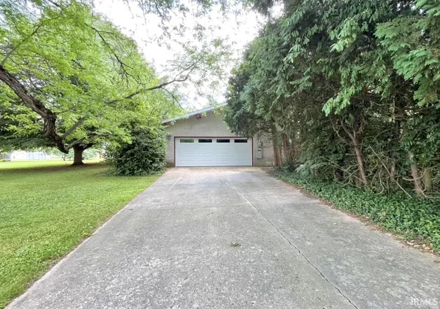 Photo 3 of Sale Pending at 807 Heaston St, Winchester, IN 47394 | MLS# 202629720 | Listing updated on 2026-07-23