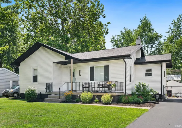 Photo 1 of Manufactured home for sale at 215 E Maple Grv St, Syracuse, IN 46567 | MLS# 202629735 | Listing updated on 2026-09-09