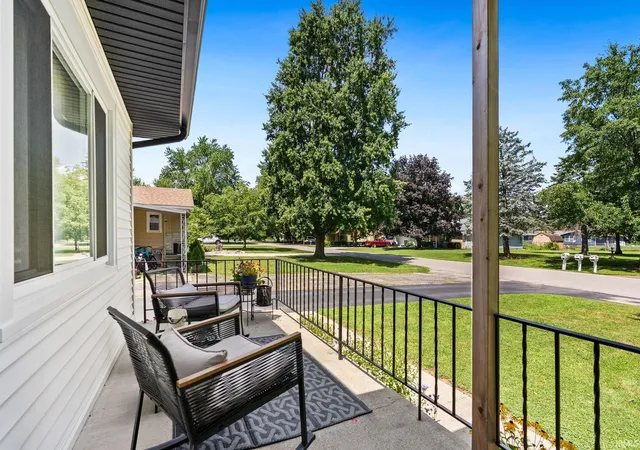 Photo 4 of Sale Pending at 215 E Maple Grv St, Syracuse, IN 46567 | MLS# 202629735 | Listing updated on 2026-09-16