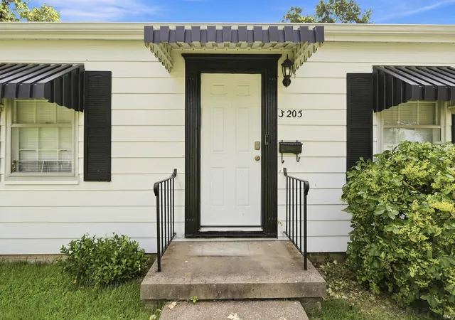 Photo 3 of Manufactured home for sale at 3205 N 12th Avenue, Evansville, IN 47720 | MLS# 202629747 | Listing updated on 2026-08-20