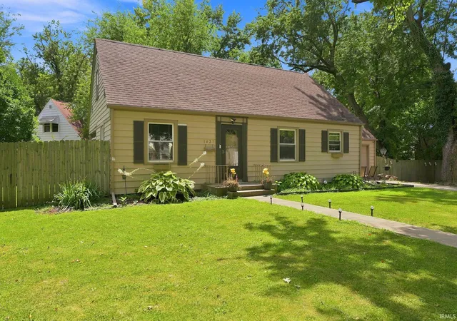 Photo 2 of Manufactured home for sale at 1427 Park Ave, Fort Wayne, IN 46807 | MLS# 202629775 | Listing updated on 2026-08-20