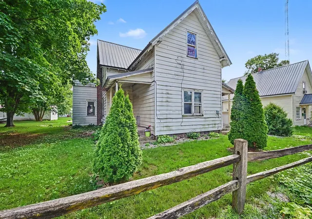Photo 3 of Manufactured home for sale at 413 E 14th Street, Rochester, IN 46975 | MLS# 202629790 | Listing updated on 2026-09-07