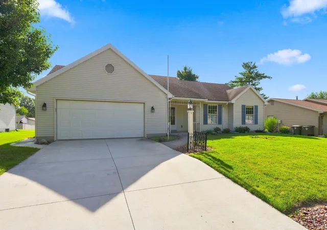 Photo 2 of Sale Pending at 1627 Bardsey Ln, Fort Wayne, IN 46804 | MLS# 202629801 | Listing updated on 2026-08-03