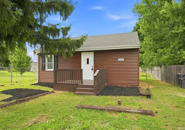 Manufactured home for sale at 2312 Whitmore Ave, Fort Wayne, IN 46802 | MLS# 202629821