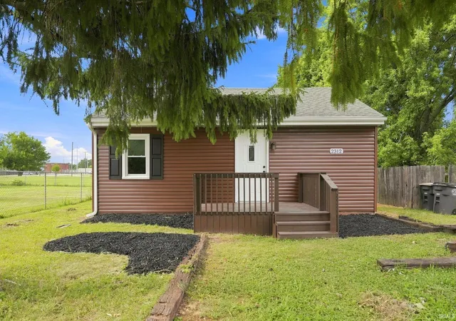 Photo 2 of Manufactured home for sale at 2312 Whitmore Ave, Fort Wayne, IN 46802 | MLS# 202629821 | Listing updated on 2026-09-01