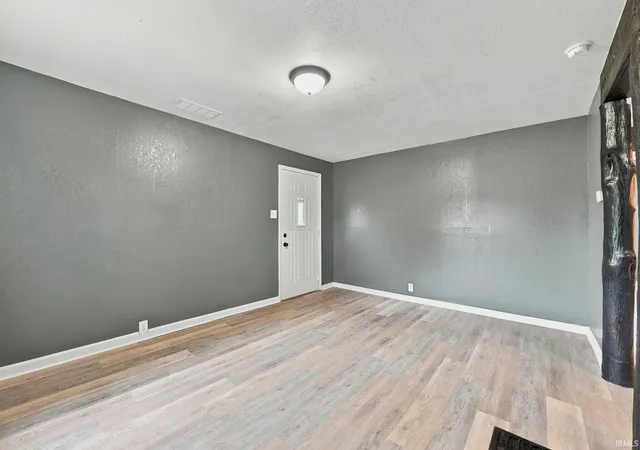 Photo 3 of Manufactured home for sale at 2312 Whitmore Ave, Fort Wayne, IN 46802 | MLS# 202629821 | Listing updated on 2026-09-01