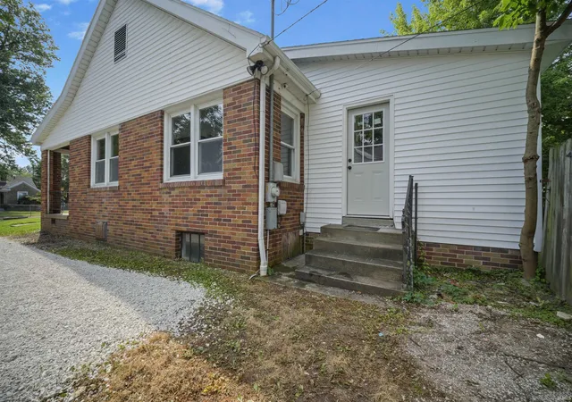 Photo 3 of Manufactured home for sale at 17 S Fairlawn Ave, Evansville, IN 47714 | MLS# 202629860 | Listing updated on 2026-08-03