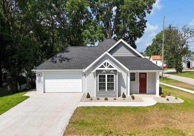 Manufactured home for sale at 207 S 14th Street, Petersburg, IN 47567 | MLS# 202629865