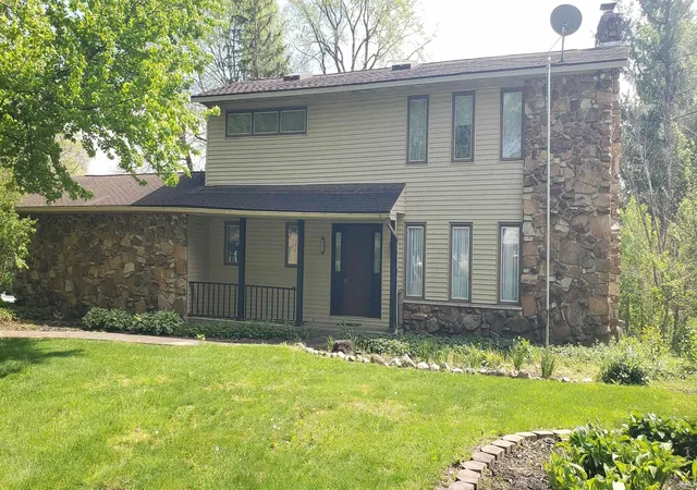 Photo 1 of Sale Pending at 19132 S Edinburgh Dr, South Bend, IN 46614 | MLS# 202629894 | Listing updated on 2026-08-01