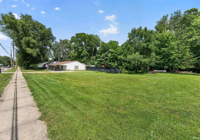 Photo 3 of Manufactured home for sale at 2816 S Locust Rd, South Bend, IN 46614 | MLS# 202629896 | Listing updated on 2026-09-07