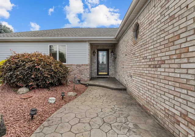 Photo 3 of Manufactured home for sale at 2128 Lynn Dr, Kokomo, IN 46902 | MLS# 202629904 | Listing updated on 2026-09-11