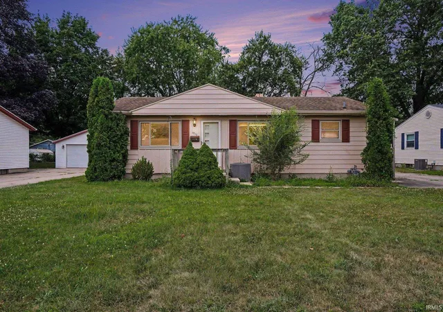 Manufactured home for sale at 1517 Crestwood Blvd, South Bend, IN 46635 | MLS# 202629944