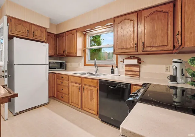Photo 4 of Manufactured home for sale at 1517 Crestwood Blvd, South Bend, IN 46635 | MLS# 202629944 | Listing updated on 2026-08-04