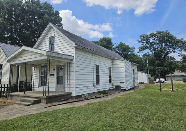 Photo 3 of Manufactured home for sale at 1312 E Walnut St, Evansville, IN 47714 | MLS# 202629952 | Listing updated on 2026-07-24