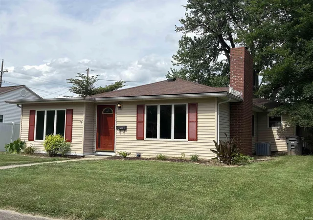 Photo 1 of Sale Pending at 1410 E Locust St, Vincennes, IN 47591 | MLS# 202629954 | Listing updated on 2026-08-17