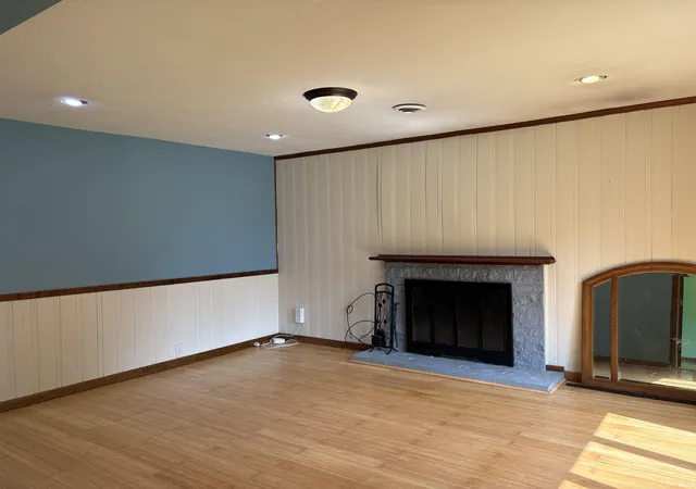 Photo 3 of Sale Pending at 1410 E Locust St, Vincennes, IN 47591 | MLS# 202629954 | Listing updated on 2026-08-17