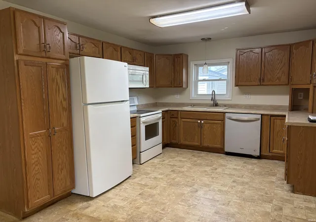 Photo 3 of Sale Pending at 1410 E Locust St, Vincennes, IN 47591 | MLS# 202629954 | Listing updated on 2026-08-17