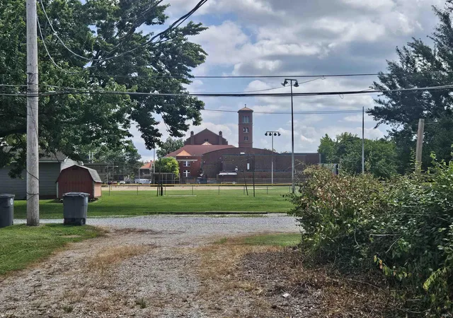 Photo 3 of Manufactured home for sale at 1311 E Walnut St, Evansville, IN 47714 | MLS# 202629960 | Listing updated on 2026-07-24