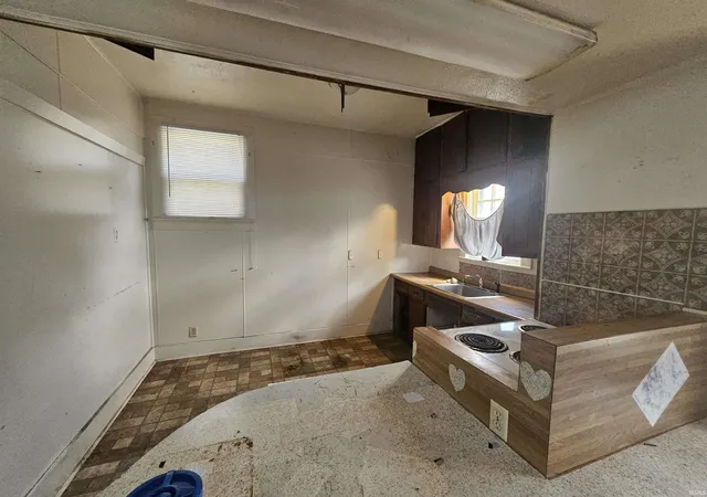 Photo 3 of Manufactured home for sale at 1311 E Walnut St, Evansville, IN 47714 | MLS# 202629960 | Listing updated on 2026-07-24