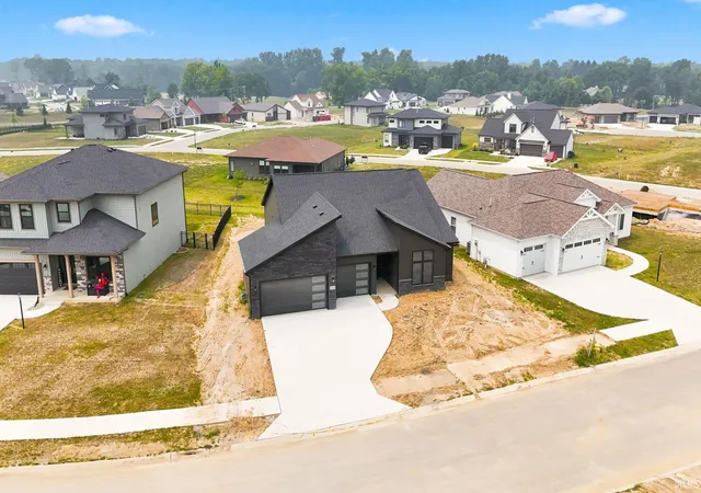 Photo 3 of Sale Pending at 17675 Seahawk Ln, Huntertown, IN 46748 | MLS# 202629967 | Listing updated on 2026-09-01