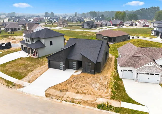 Photo 4 of Sale Pending at 17675 Seahawk Ln, Huntertown, IN 46748 | MLS# 202629967 | Listing updated on 2026-09-01