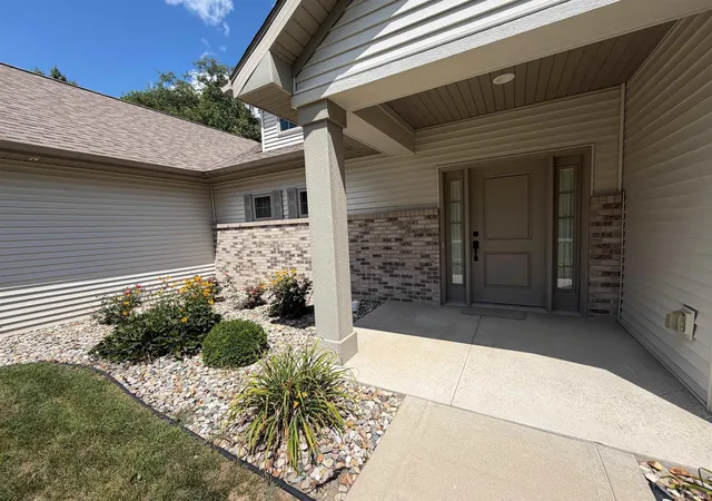 Photo 3 of Manufactured home for sale at 2121 Woodland Ests Dr, Elkhart, IN 46514 | MLS# 202629972 | Listing updated on 2026-09-14