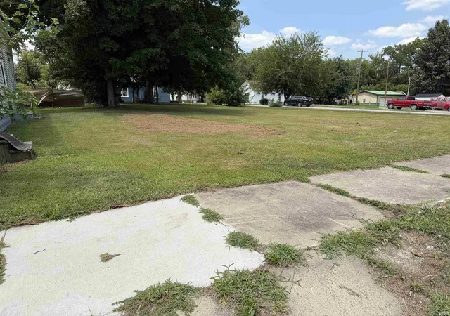 Photo 2 of Sale Pending at 311 S Main St, Oakland City, IN 47660 | MLS# 202629996 | Listing updated on 2026-07-25