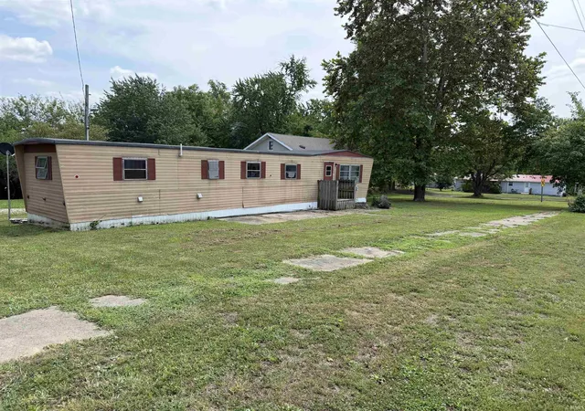 Photo 1 of Sale Pending at 331 W Oak St, Oakland City, IN 47660 | MLS# 202629998 | Listing updated on 2026-07-25