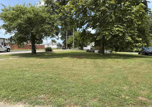Photo 2 of Sale Pending at 331 W Oak St, Oakland City, IN 47660 | MLS# 202629998 | Listing updated on 2026-07-25